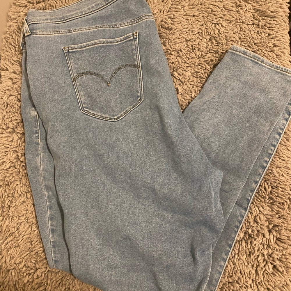 Levi Jeans - Picture 3 of 7